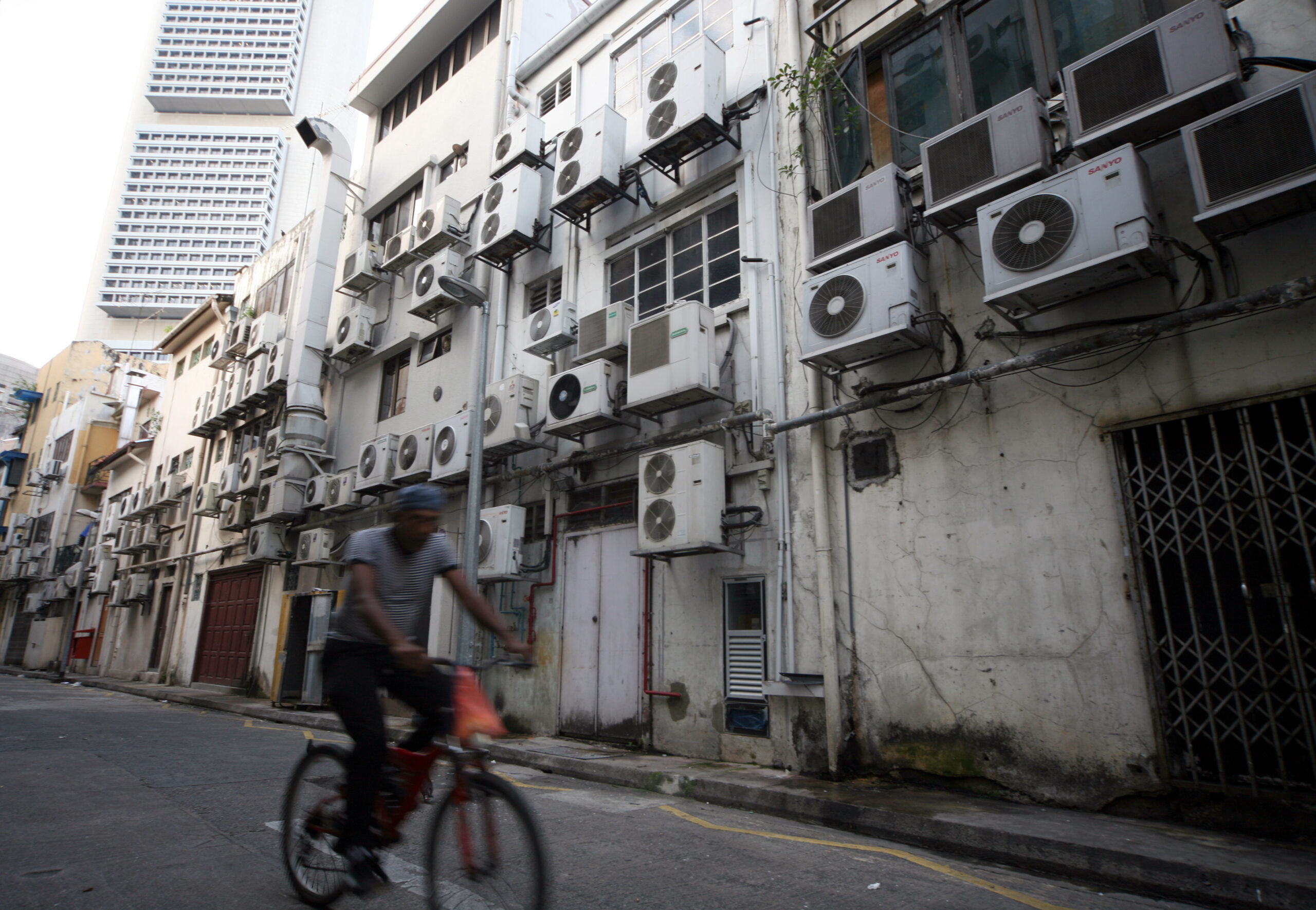 Heat Waves Become Singapore’s Scorching Reality